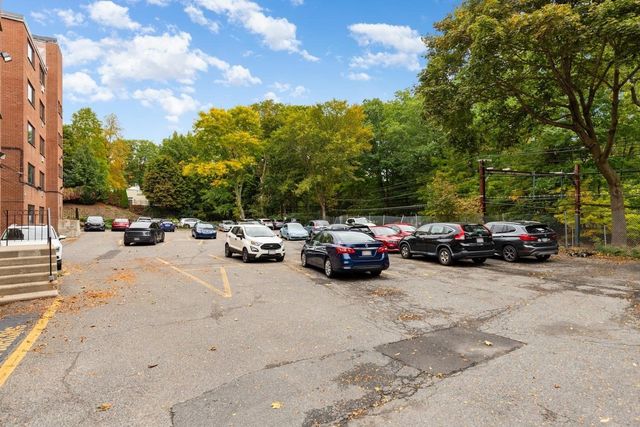 197 Kent St 42, Brookline, MA 02446