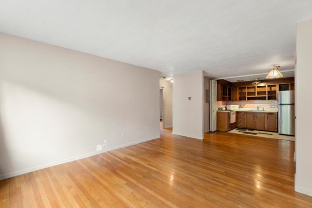 197 Kent St 42, Brookline, MA 02446