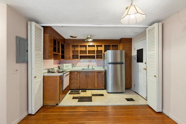 197 Kent St 42, Brookline, MA 02446