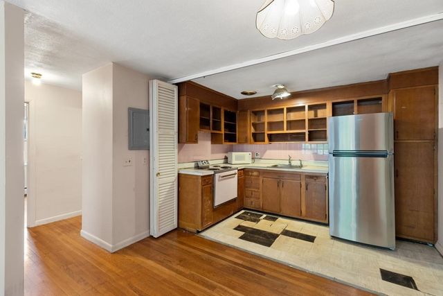197 Kent St 42, Brookline, MA 02446