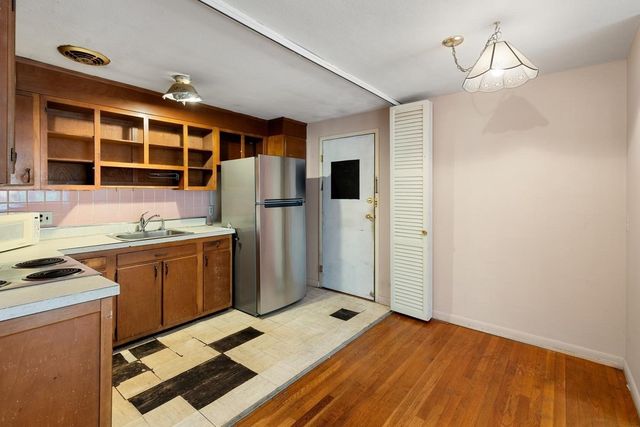 197 Kent St 42, Brookline, MA 02446