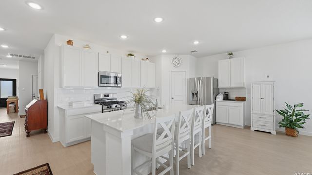 5743 Musquiz Ridge, Seguin, TX 78155