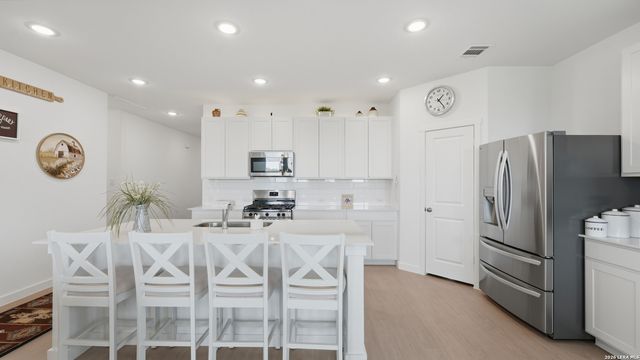 5743 Musquiz Ridge, Seguin, TX 78155