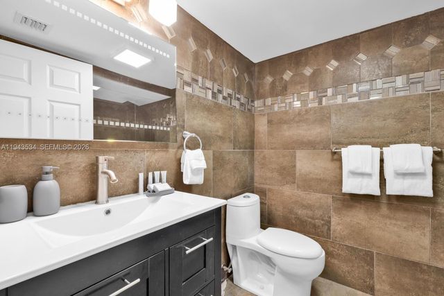 5445 Collins Ave M9 M10 M11 M12, Miami Beach, FL 33140