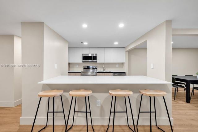 5445 Collins Ave M9 M10 M11 M12, Miami Beach, FL 33140