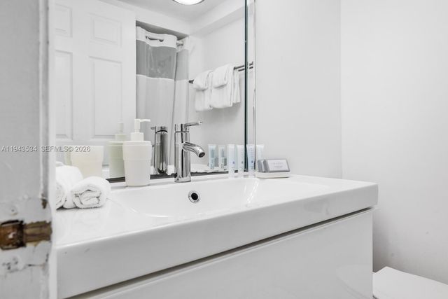 5445 Collins Ave M9 M10 M11 M12, Miami Beach, FL 33140