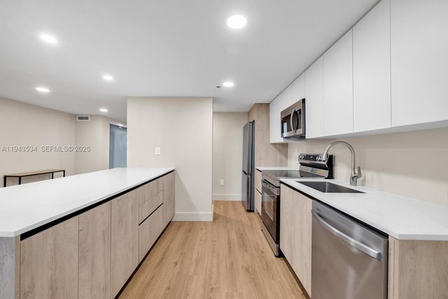 5445 Collins Ave M9 M10 M11 M12, Miami Beach, FL 33140