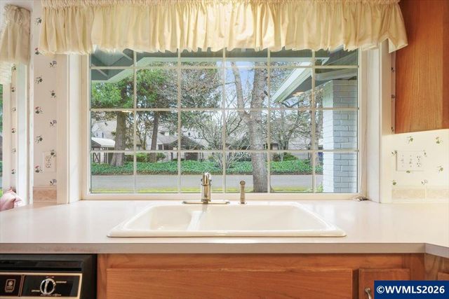 1376 Brickley Rd, Eugene, OR 97401