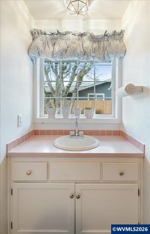 1376 Brickley Rd, Eugene, OR 97401