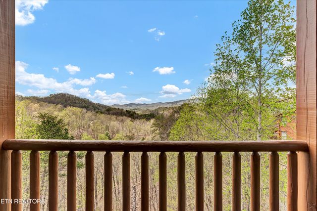 906 Black Bear Cub Way, Sevierville, TN 37862