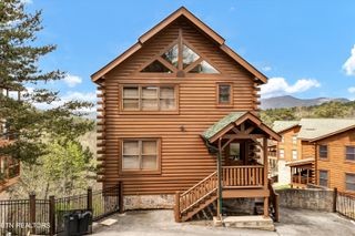 906 Black Bear Cub Way, Sevierville, TN 37862