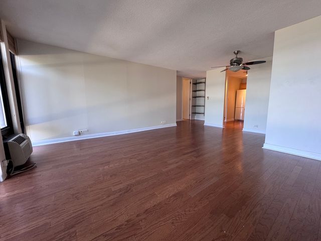 6700 S South Shore Drive 2H, Chicago, IL 60649