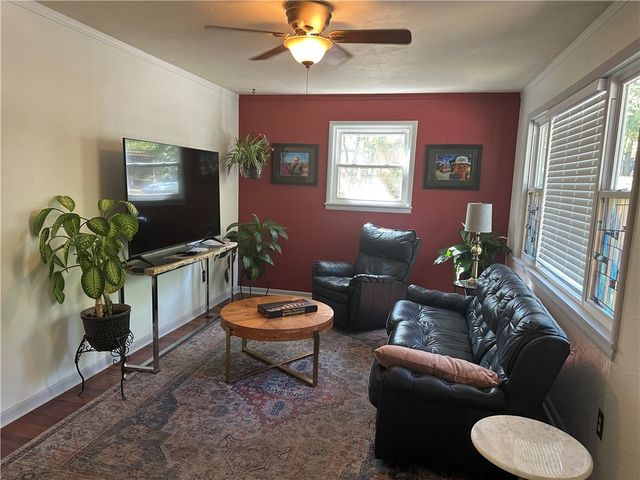 68 Wall Street, Eureka Springs, AR 72632