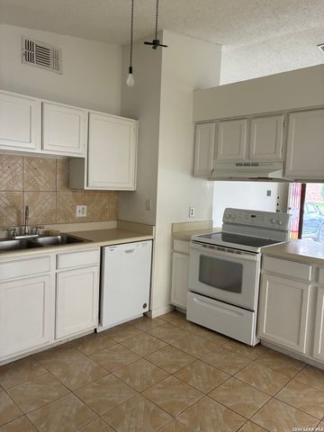 6201 VALLEY BAY DR, San Antonio, TX 78250