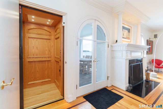 18 Rockland Park, Branford, CT 06405