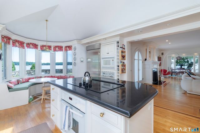 18 Rockland Park, Branford, CT 06405