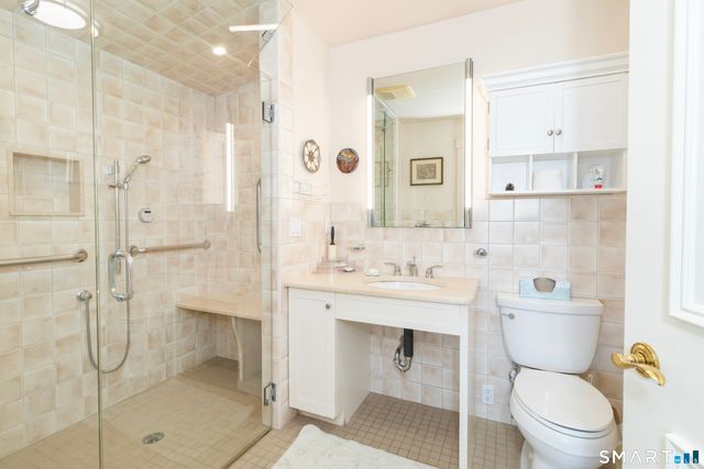 18 Rockland Park, Branford, CT 06405