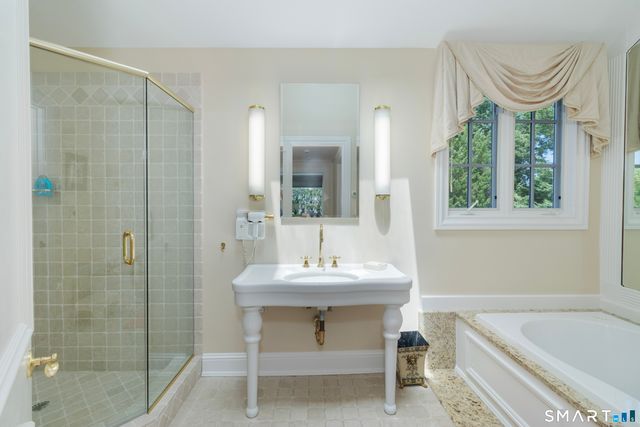18 Rockland Park, Branford, CT 06405