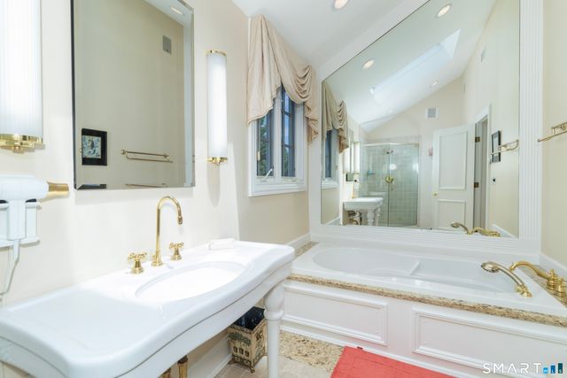 18 Rockland Park, Branford, CT 06405