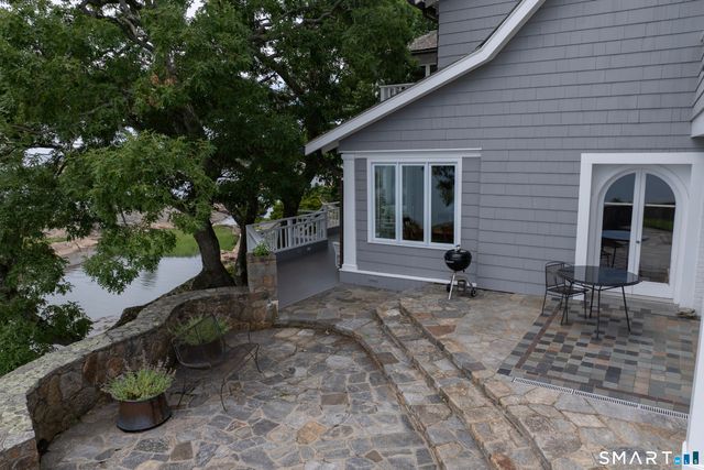 18 Rockland Park, Branford, CT 06405