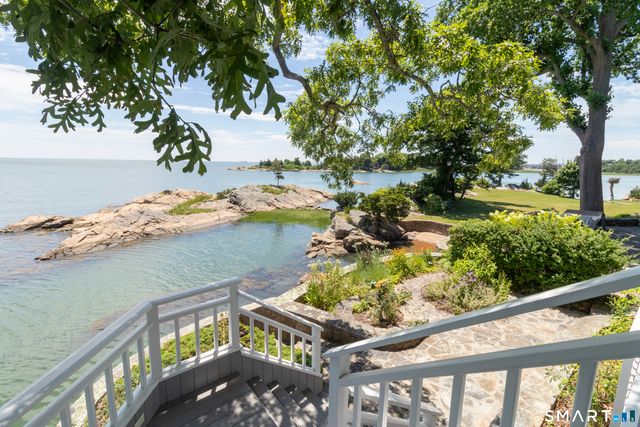 18 Rockland Park, Branford, CT 06405