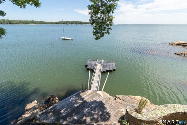 18 Rockland Park, Branford, CT 06405