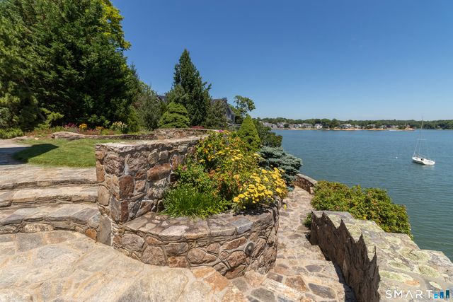 18 Rockland Park, Branford, CT 06405