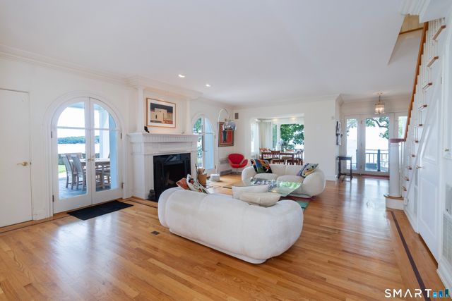 18 Rockland Park, Branford, CT 06405