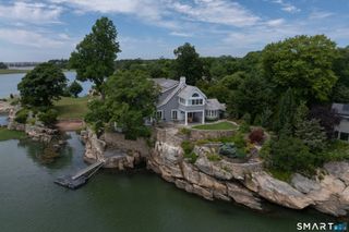 18 Rockland Park, Branford, CT 06405