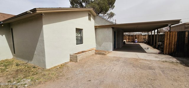 911 Luna Street, Las Cruces, NM 88001
