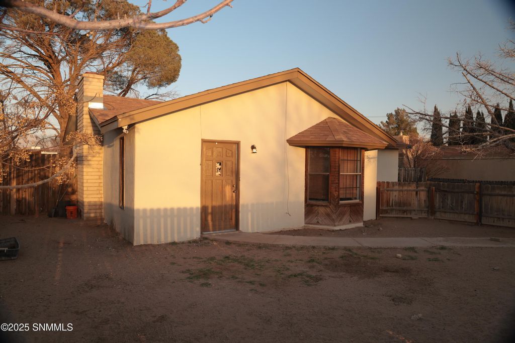 911 Luna Street, Las Cruces, NM 88001