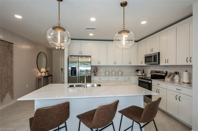 255 Lakeside Breeze WAY, Lehigh Acres, FL 33936