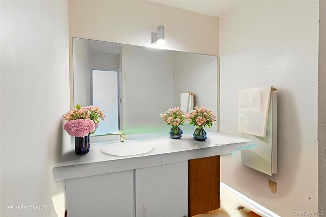 9 Beatrice Lane, Glen Cove, NY 11542