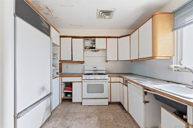 9 Beatrice Lane, Glen Cove, NY 11542