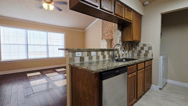 2400 Jupiter Road B9, Plano, TX 75074