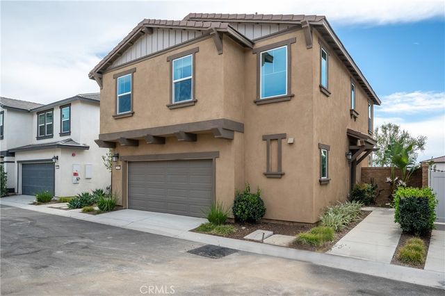 2433 Gunner Ridge Way, Rialto, CA 92377