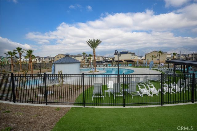 2433 Gunner Ridge Way, Rialto, CA 92377