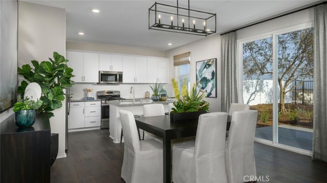 2433 Gunner Ridge Way, Rialto, CA 92377