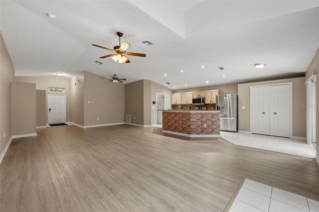 239 CHINA BERRY CIRCLE, Davenport, FL 33837