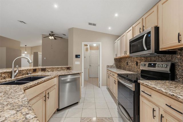 239 CHINA BERRY CIRCLE, Davenport, FL 33837