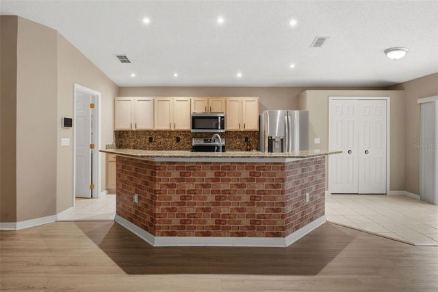 239 CHINA BERRY CIRCLE, Davenport, FL 33837