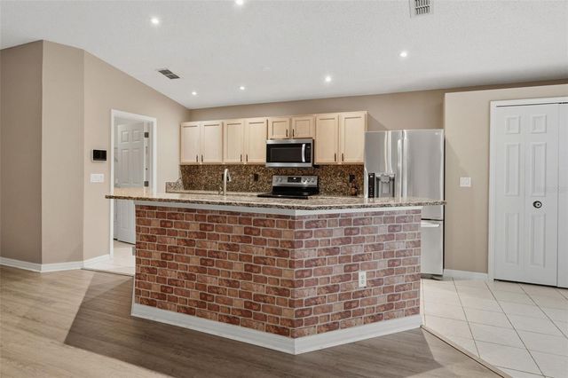 239 CHINA BERRY CIRCLE, Davenport, FL 33837