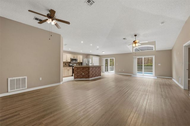 239 CHINA BERRY CIRCLE, Davenport, FL 33837