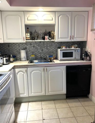 506 Davis Road 66, Palm Springs, FL 33461