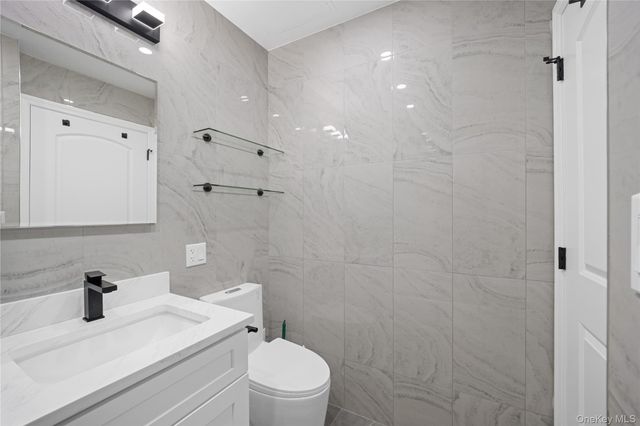75-34 Bell LF, Bayside, NY 11364