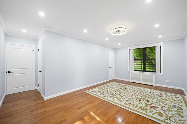 75-34 Bell LF, Bayside, NY 11364