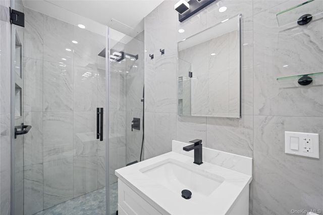 75-34 Bell LF, Bayside, NY 11364