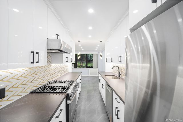 75-34 Bell LF, Bayside, NY 11364