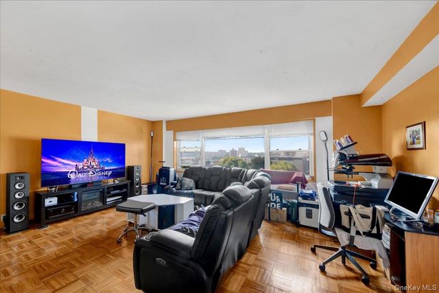 6 Fordham Hill Oval 10A, Bronx, NY 10468