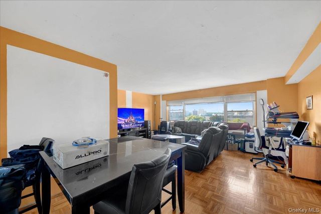 6 Fordham Hill Oval 10A, Bronx, NY 10468